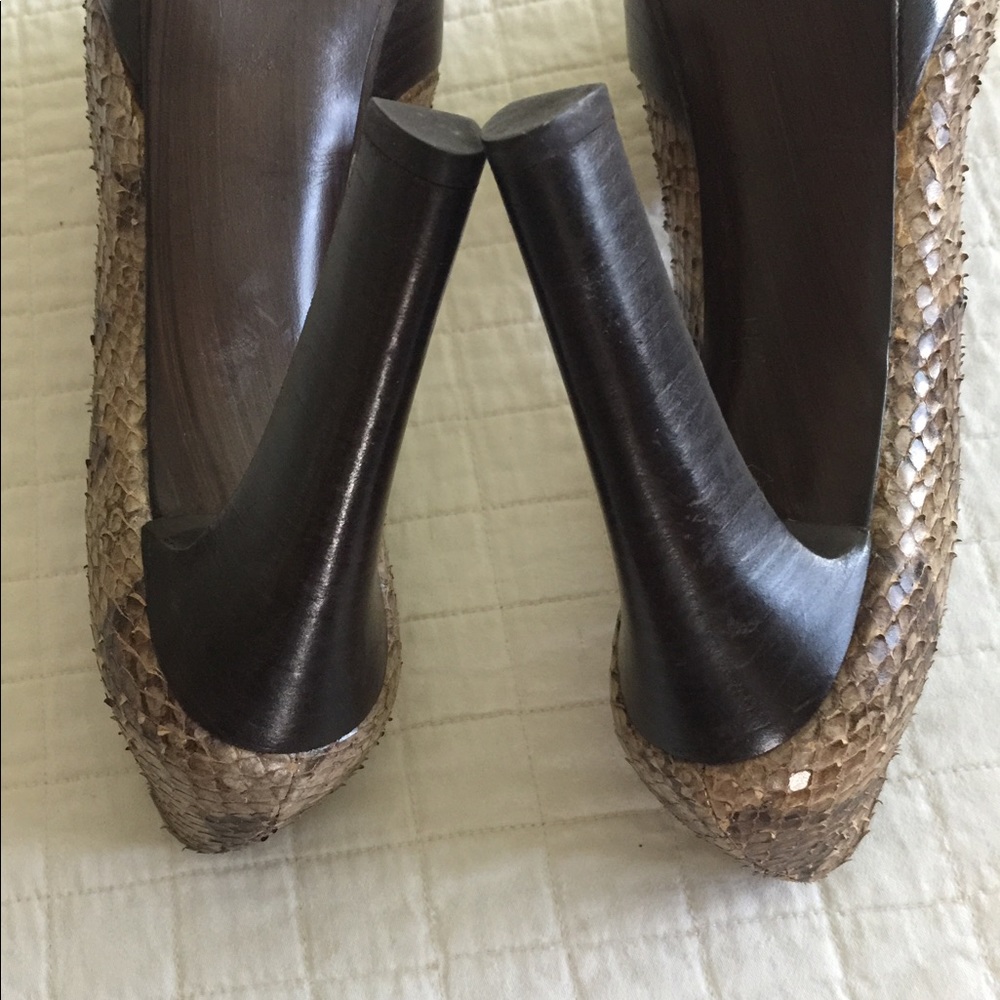 Euc Stuart Weitzman Python Peep Toe High Heels - image 8